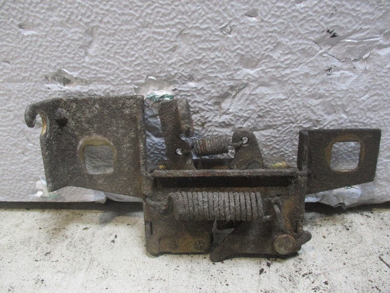 SERRURE CAPOT Ford Fiesta 2 (01-1983/11-1989), Henry-Ford-Straße  1
50735  Köln, DE, Ford-Werke GmbH, Kunden@ford.com, Ford