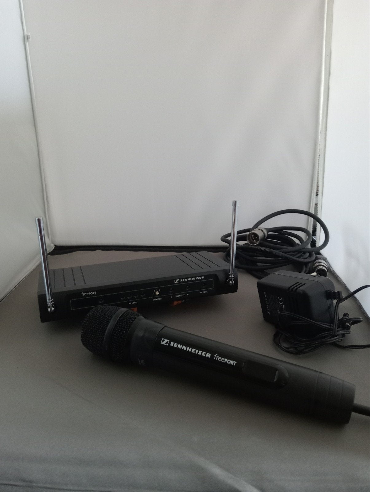 SENNHEISER FREEPORT MIC SKM 3-E. EN DE RECEIVER EM 1-E, Muziek en Instrumenten, Ophalen of Verzenden, Zo goed als nieuw, Draadloos