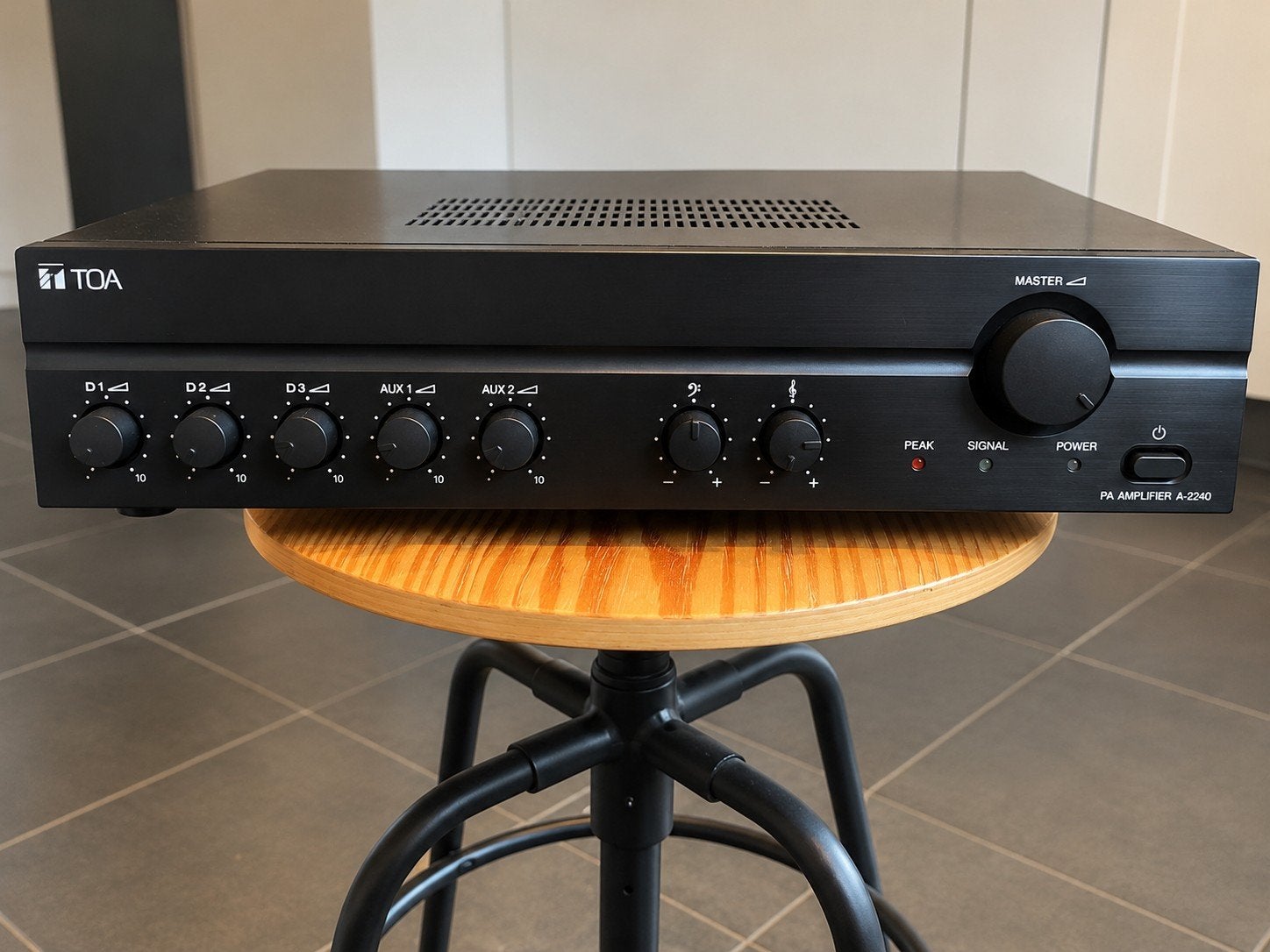 TOA A-2240 CE 240W professionele versterker - nieuwstaat, Ophalen of Verzenden, Nieuw, 120 watt of meer