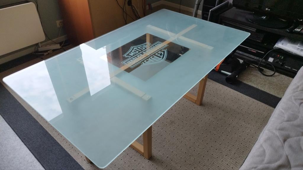 Harley Davidson tafel gezandstraald op glas volbeuken kader, Ophalen, Glas