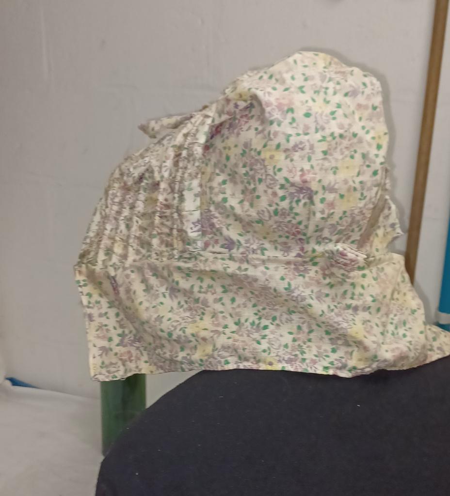 chapeau de femme ancien, Enlèvement ou Envoi, Porté, Chapeau