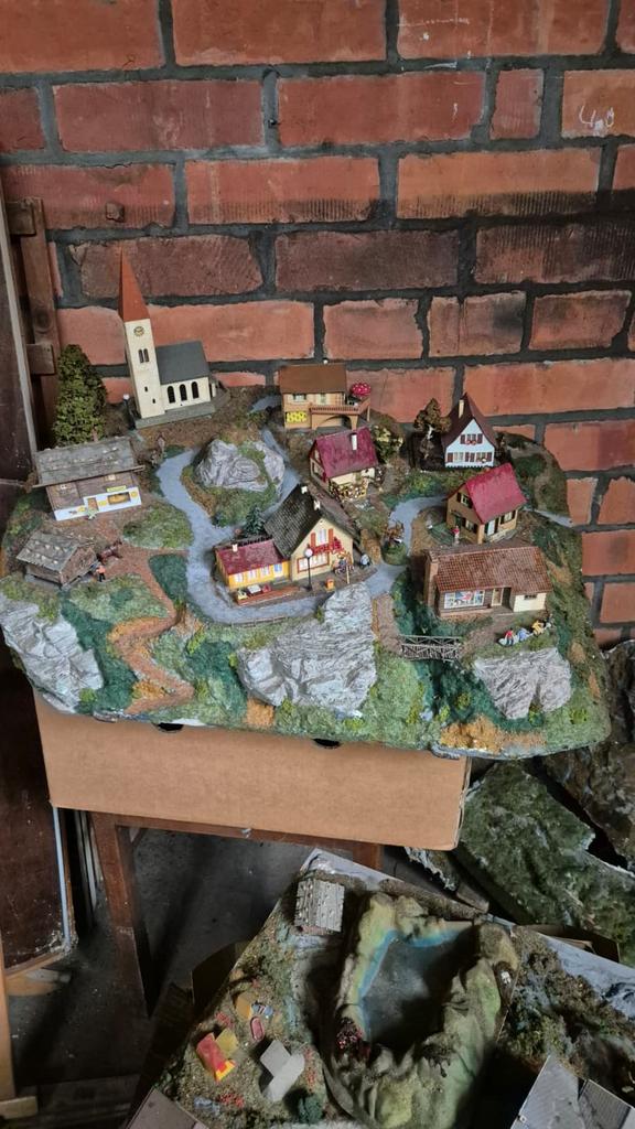 Diverse modelbouwtreinen, sporen, huisjes, scenery/landschap, Hobby en Vrije tijd, Ophalen, Gebruikt