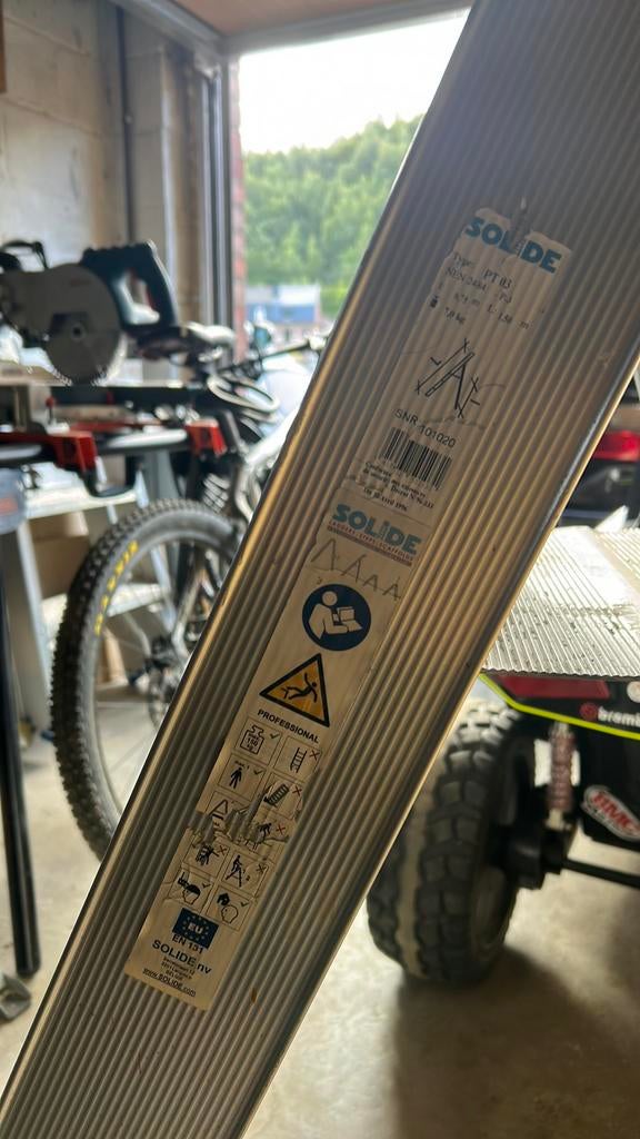 Escabeau 3 marches marque solide, Ophalen, Zo goed als nieuw