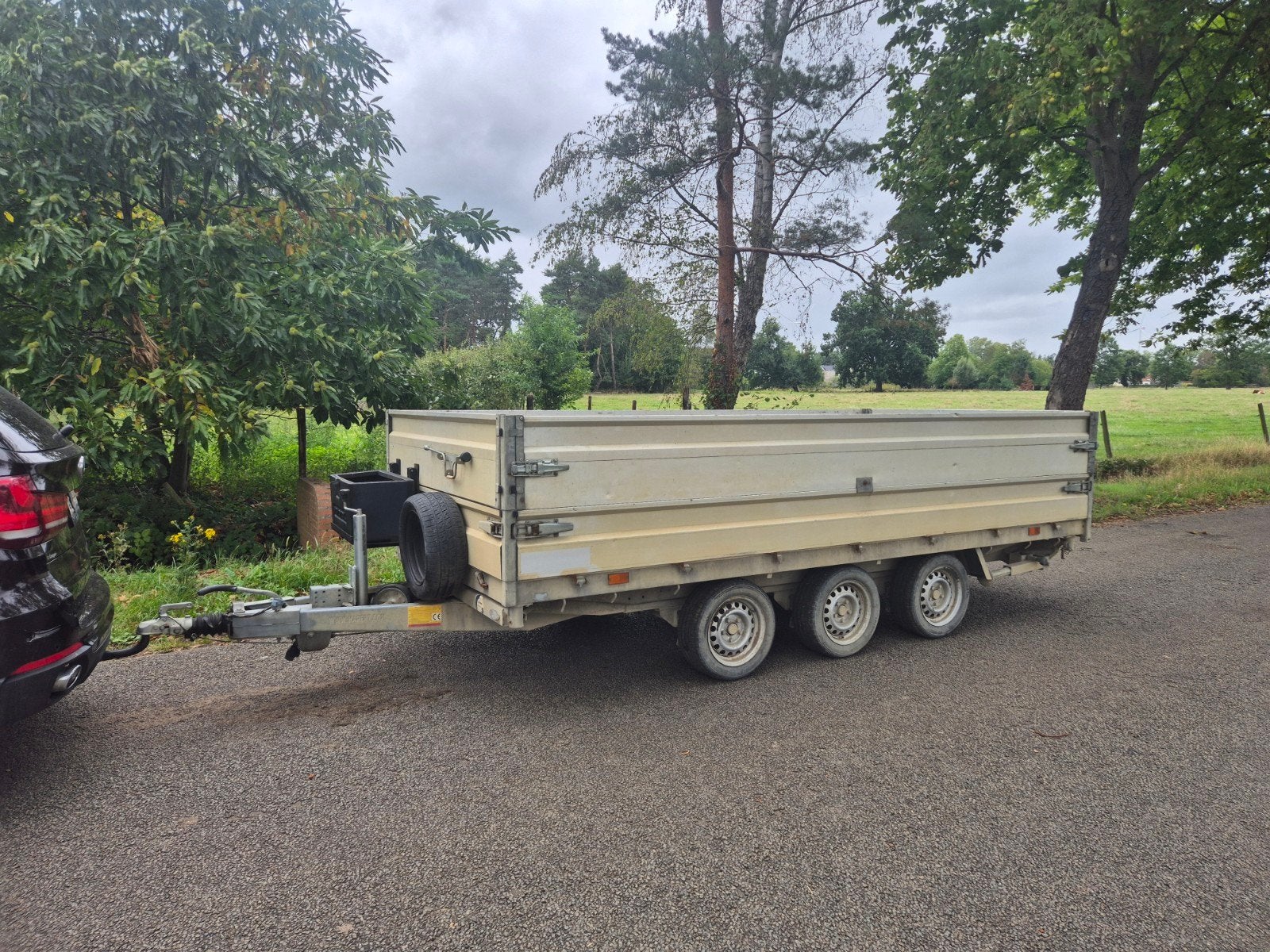 Benne basculante électrique 3 voies Hapert 3500 kg, Enlèvement