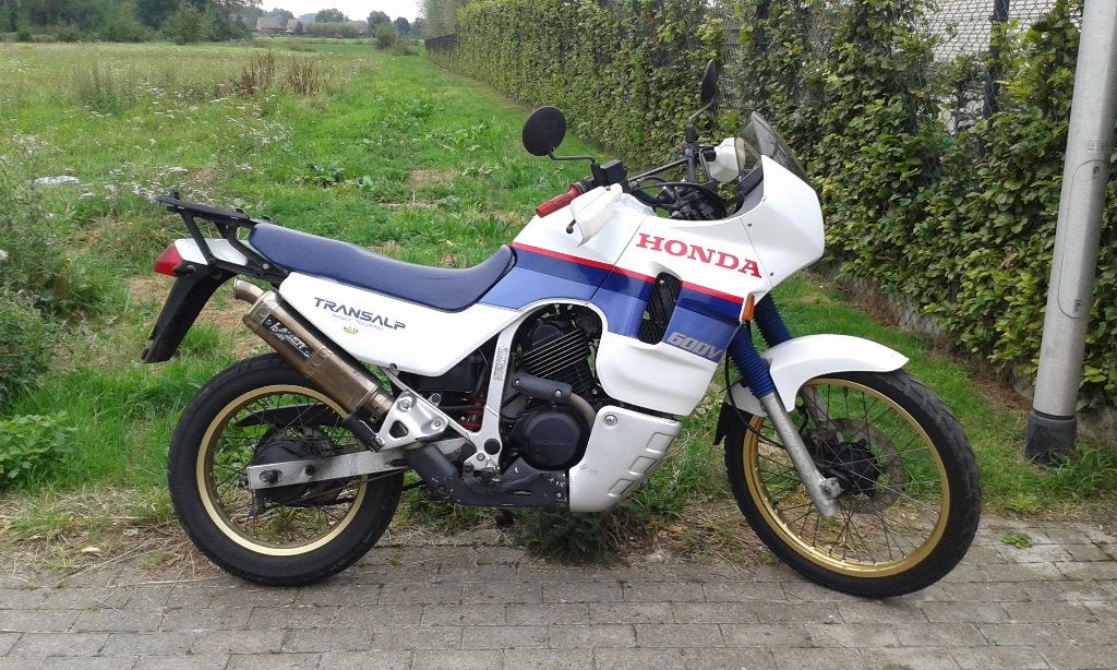 Honda TransAlp XL600V (eerste editie/uitgave 1988), Motoren, 2 cilinders, Sportuitlaat, 583 cc, Motorrijbewijs A