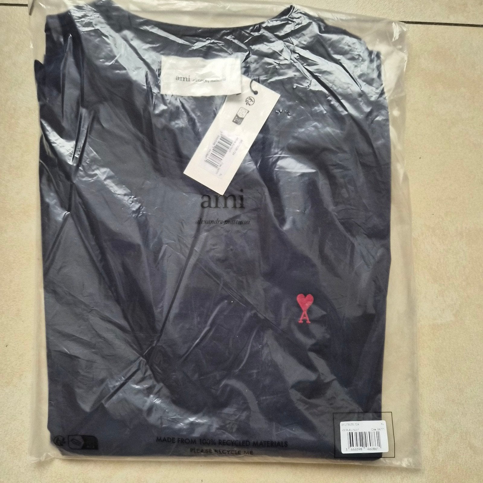 Tee-shirt Ami Paris Crewneck bleu marine Logo rouge brodé, Neuf, Enlèvement ou Envoi, Ami  Paris, Taille 56/58 (XL)