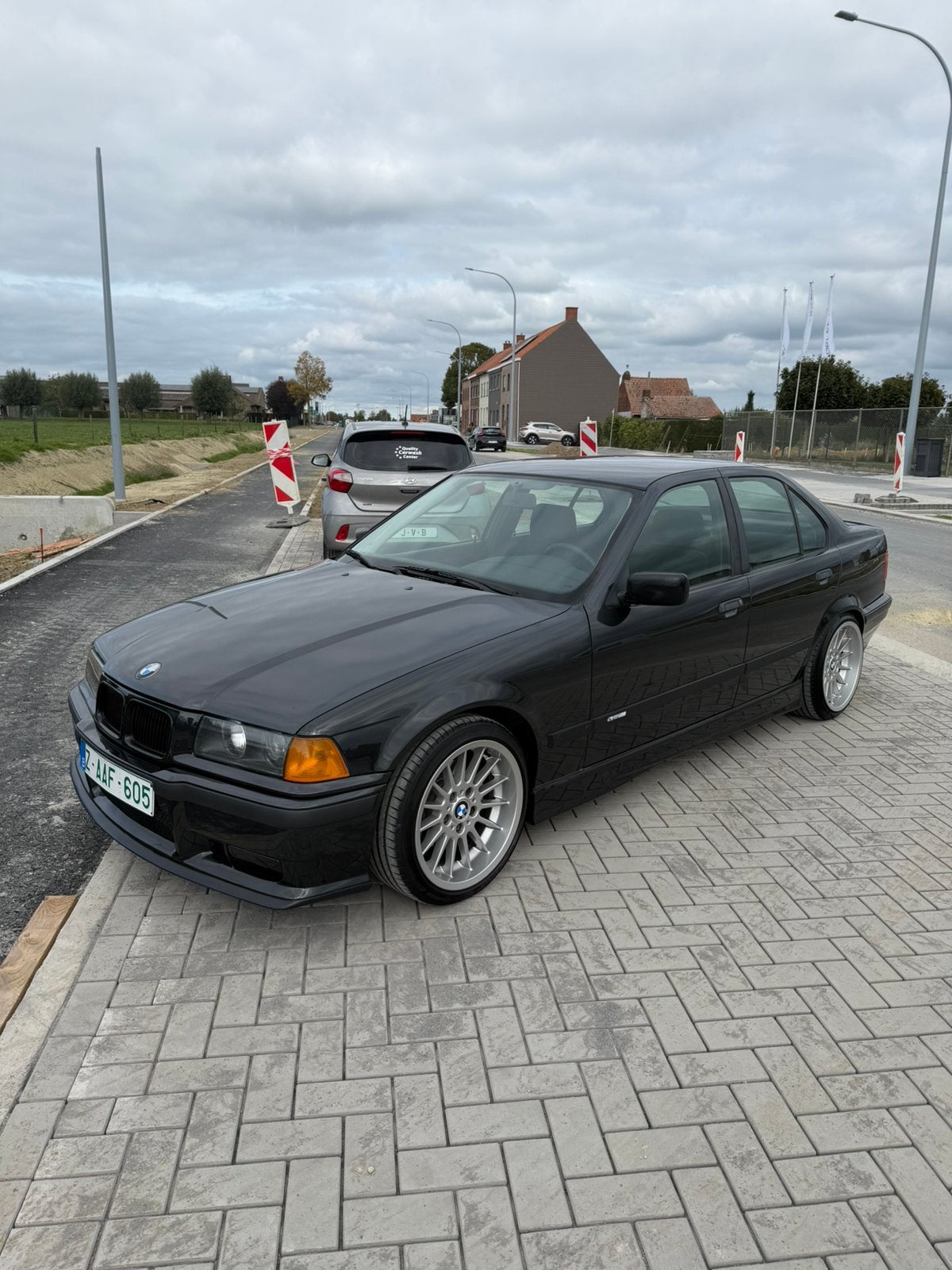 Bmw 318i benzine oldtimer al gekeurd voor verkoop, foto 9