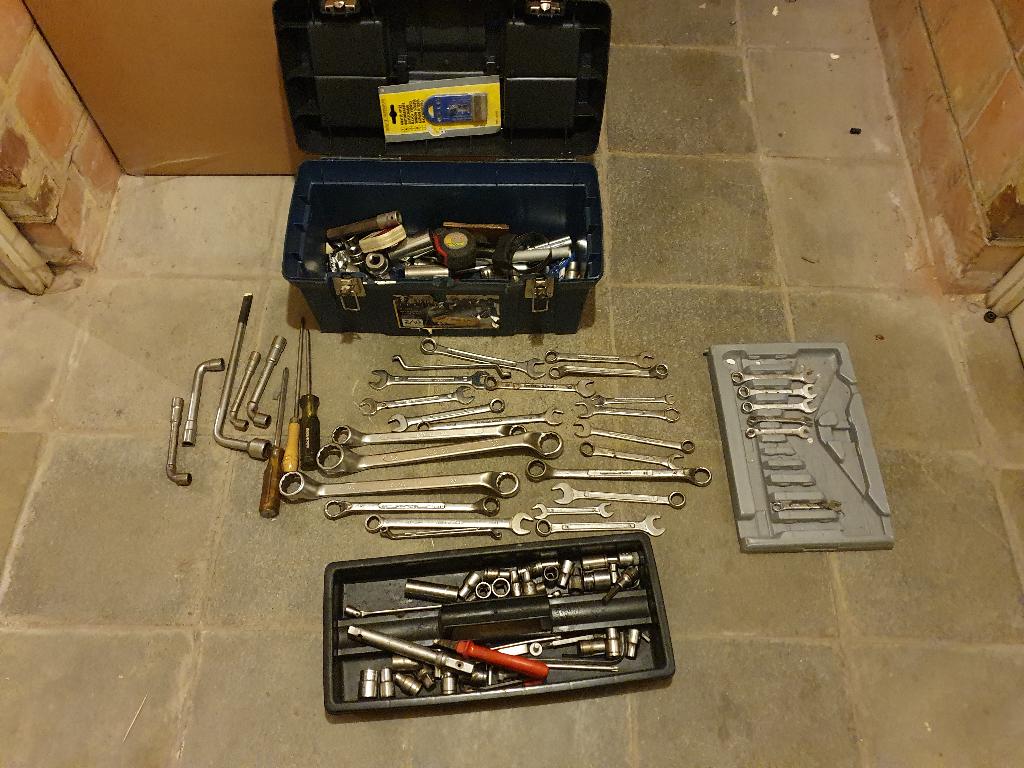 Boîte à outils avec douilles et clés, Enlèvement ou Envoi, Utilisé