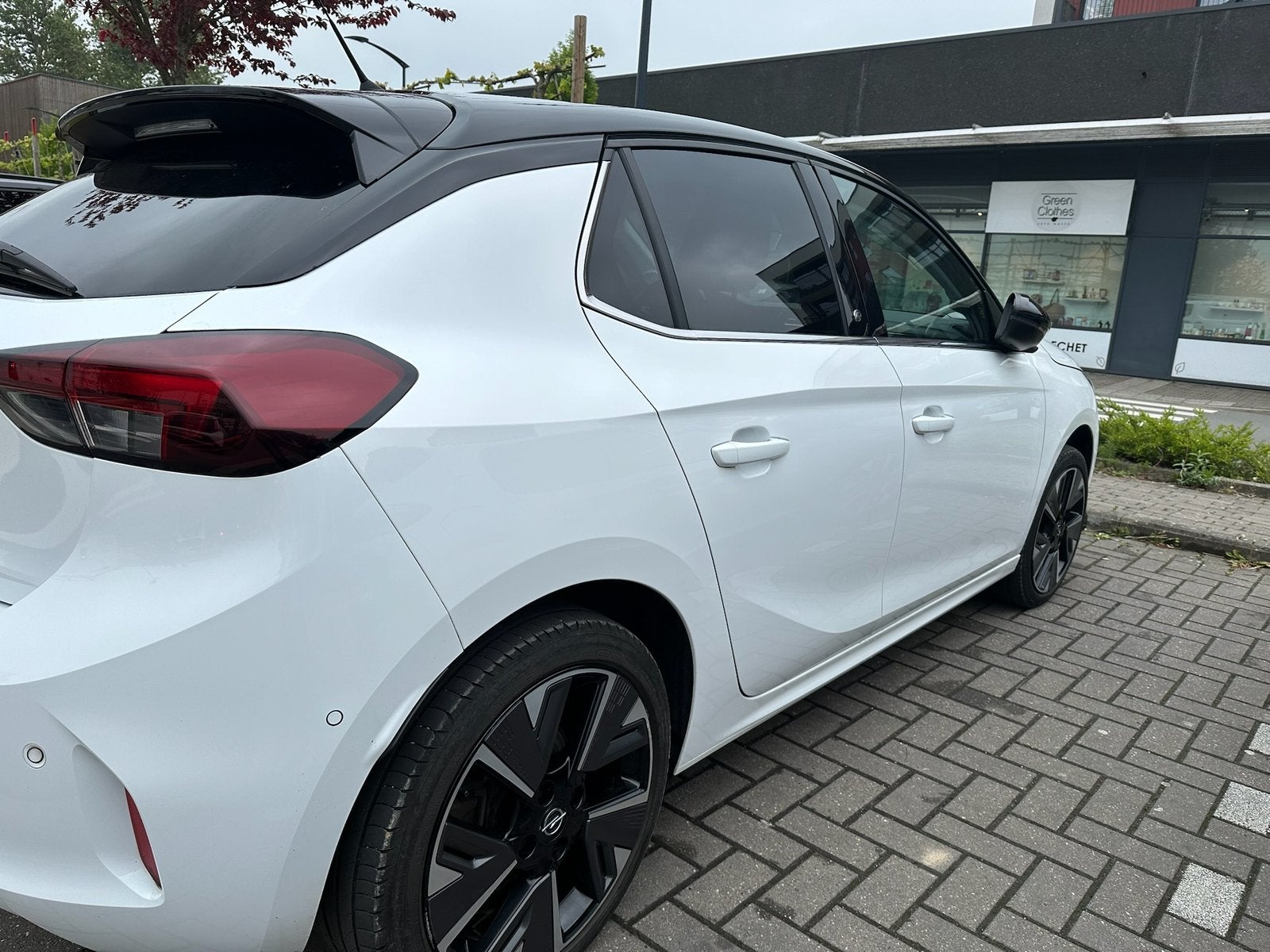Staat van de showroom van de Opel Corsa-e Electric, Ophalen