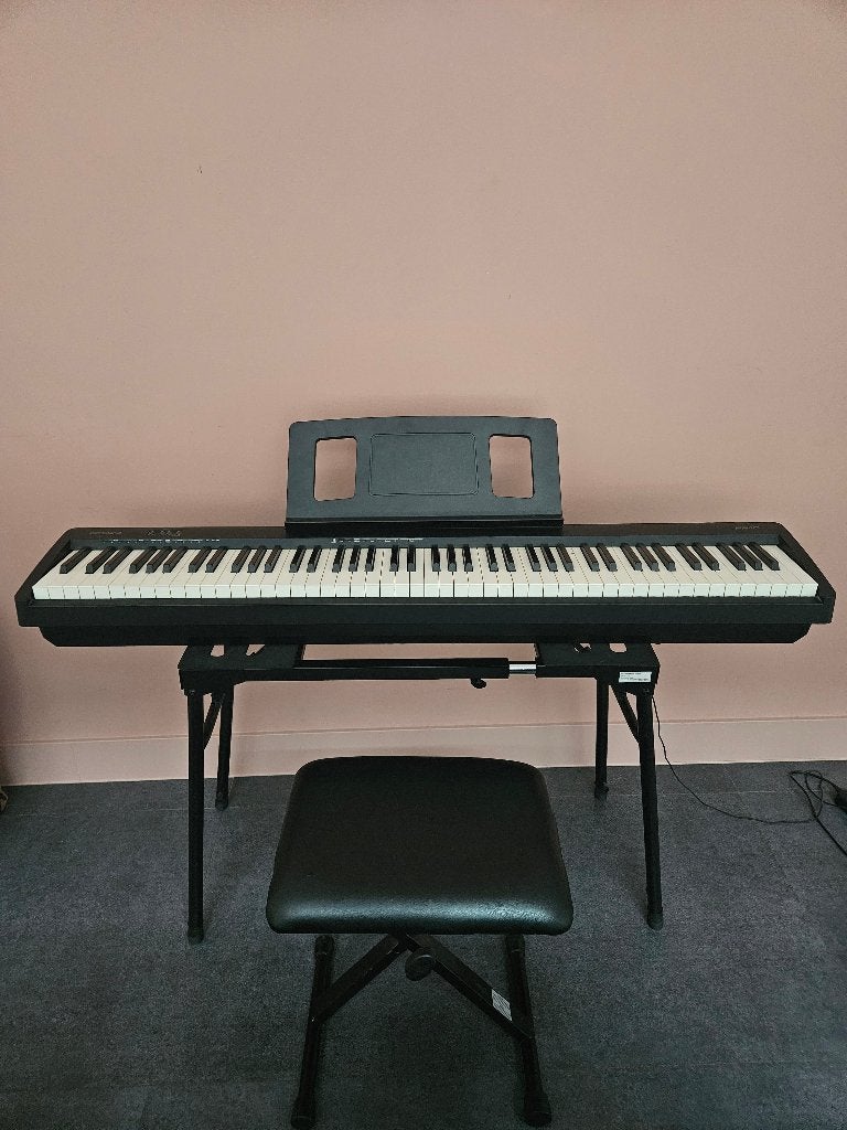 Roland FP10 (starterspakket), Muziek en Instrumenten, Keyboards, Ophalen, Zo goed als nieuw, Roland