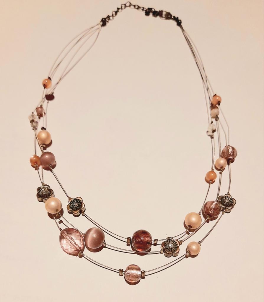 Joli petit collier avec perles roses, beige, brun clair, Enlèvement ou Envoi, Utilisé, Beige