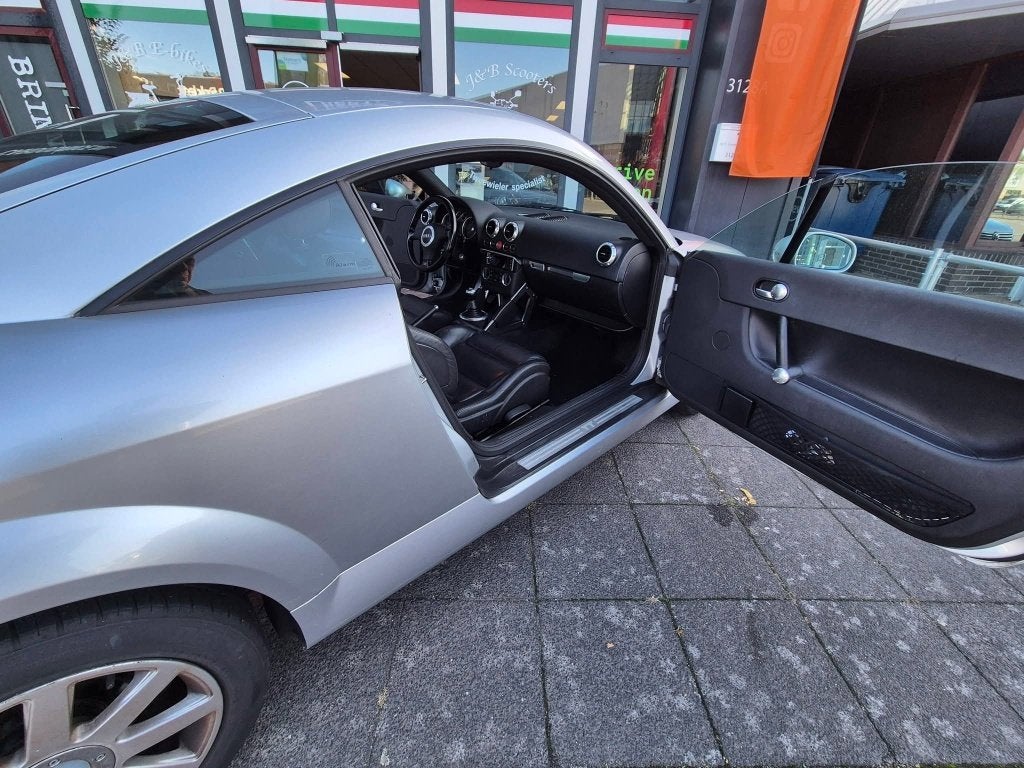 Audi TT BJ 2000 YONGTIMER, Elektrische ramen, Leder, Handgeschakeld, Grijs