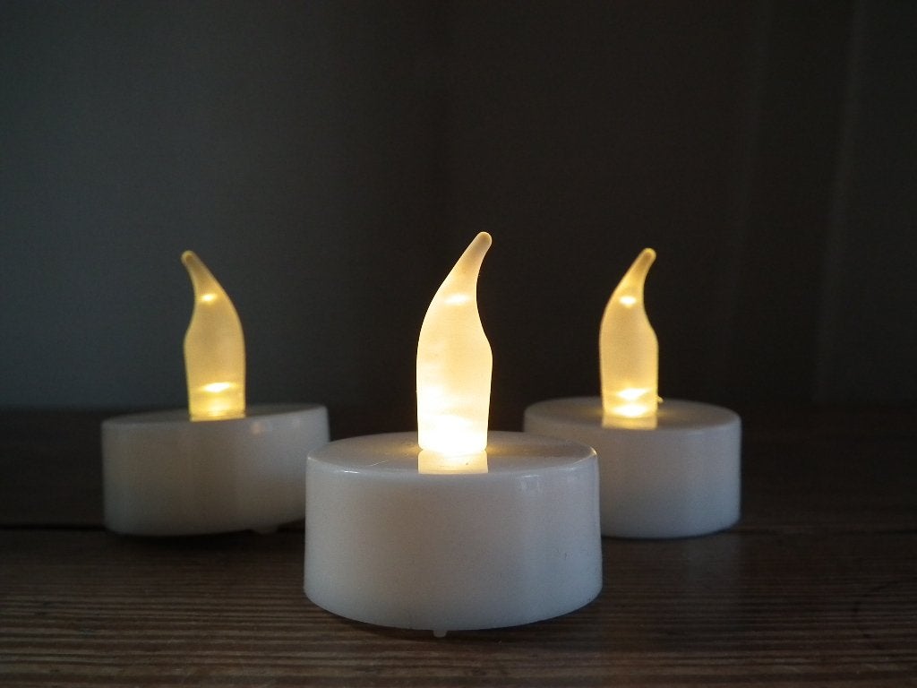 3 bougies LED (Delhaize), Maison & Meubles, Comme neuf, Autres matériaux, Blanc, Envoi