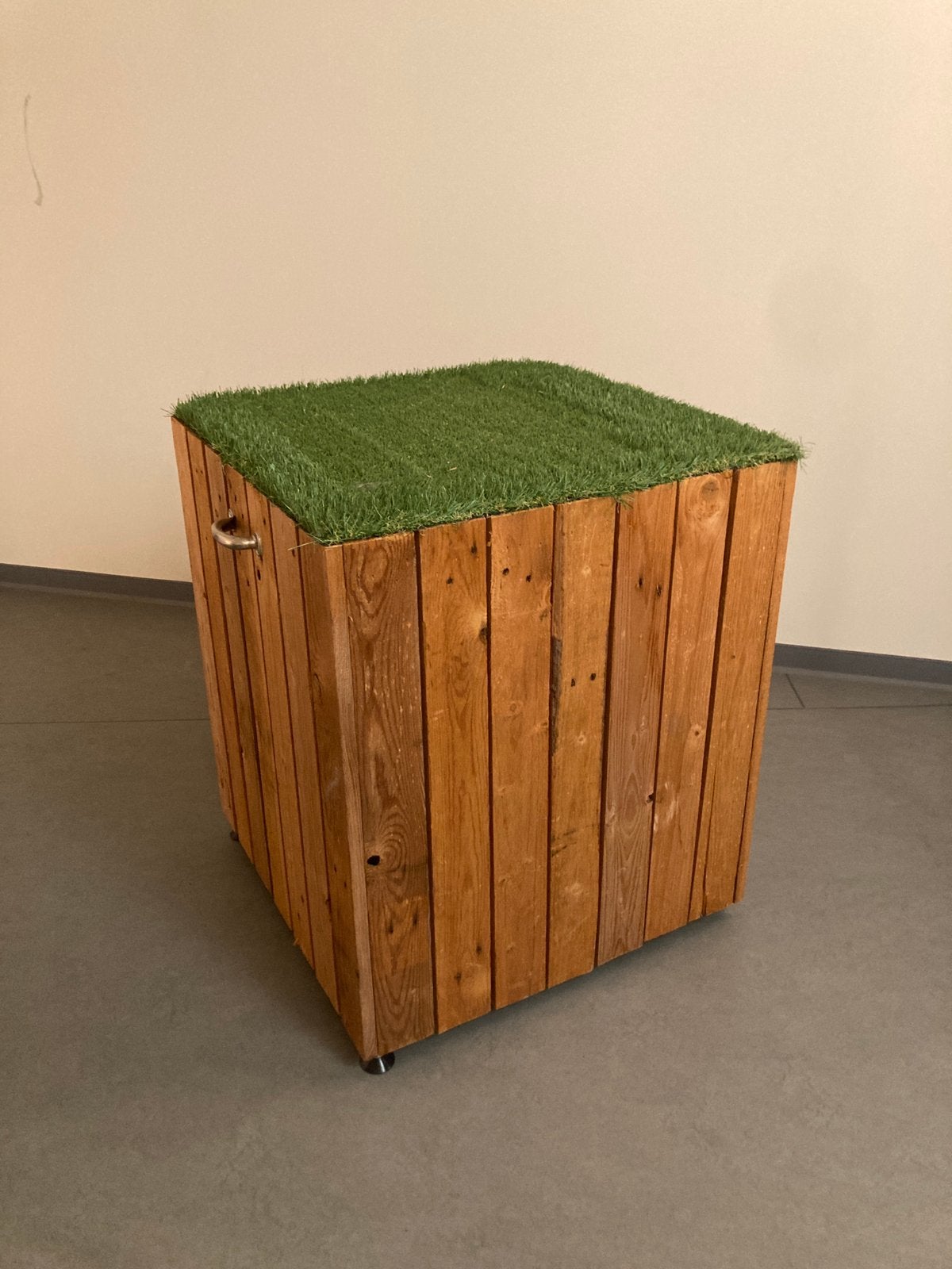 3 houten kubussen, Ophalen