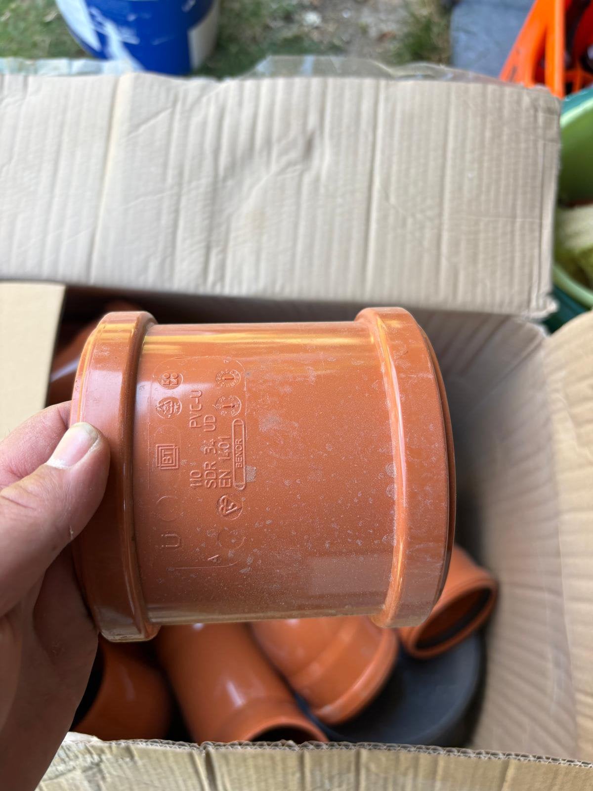 PVC hulpstukken 110 bruin, Doe-het-zelf en Bouw, Ophalen, Zo goed als nieuw