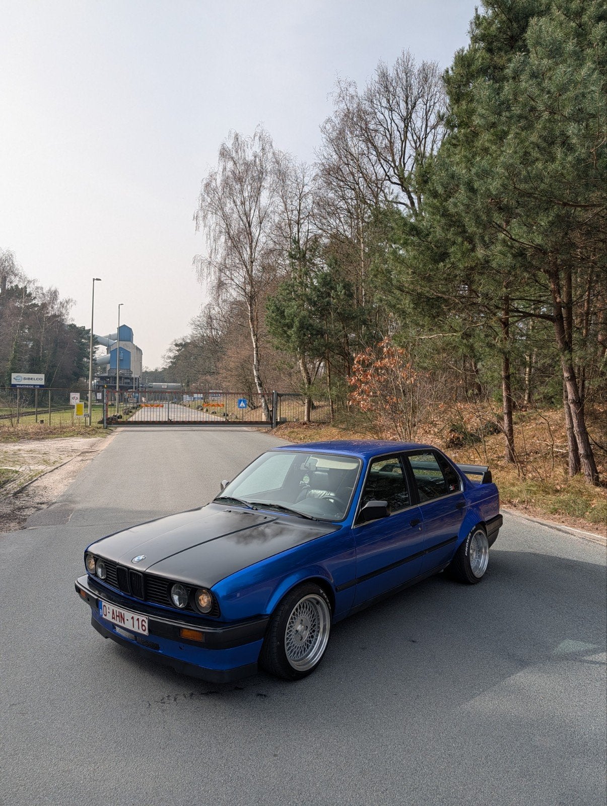 E30 316i restomod, Autos, BMW, Particulier, Android Auto, Apple Carplay, Bluetooth, Rétroviseurs électriques, Intérieur cuir, Jantes en alliage léger