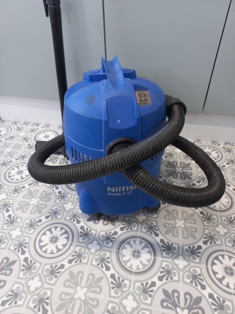 Nilfisk zware stofzuigzer, Gebruikt, Industriële stofzuiger, 1200 tot 1600 watt, Ophalen