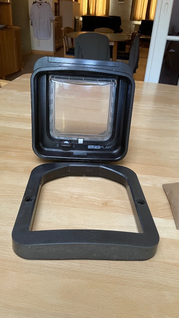 Bruin Kattenluik Sureflap met microchip herkenning, Dieren en Toebehoren, Ophalen, Gebruikt