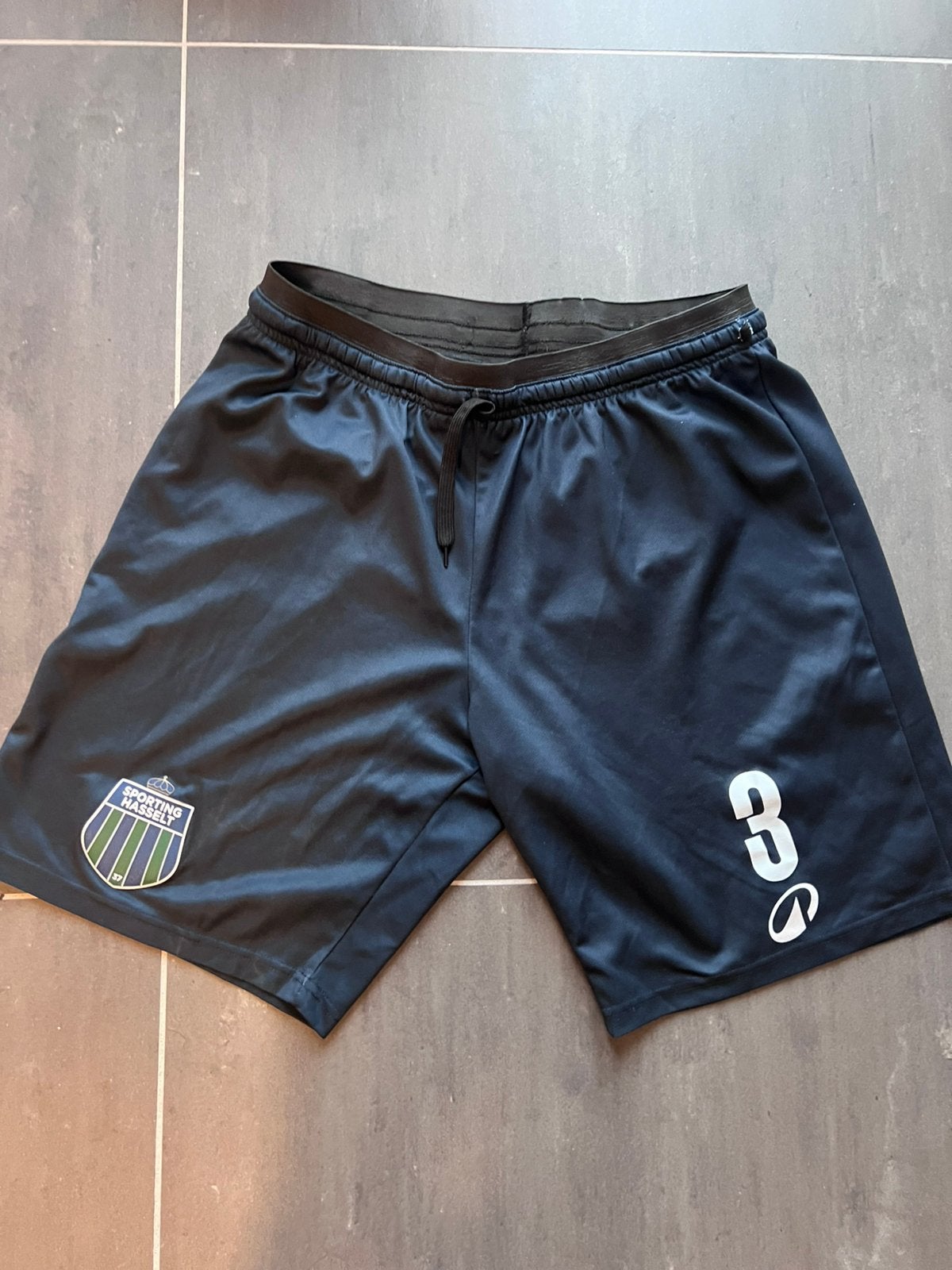 Sporting Hasselt matchworn short, Vêtements | Hommes, Vêtements de sport, Enlèvement ou Envoi, Comme neuf