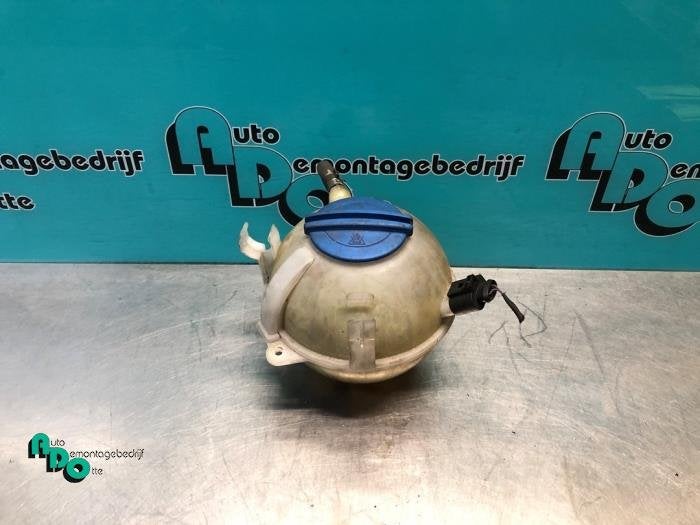 Réservoir d'expansion d'un Volkswagen Golf (Golf 04-), Volkswagen, -, 3 mois de garantie, Utilisé
