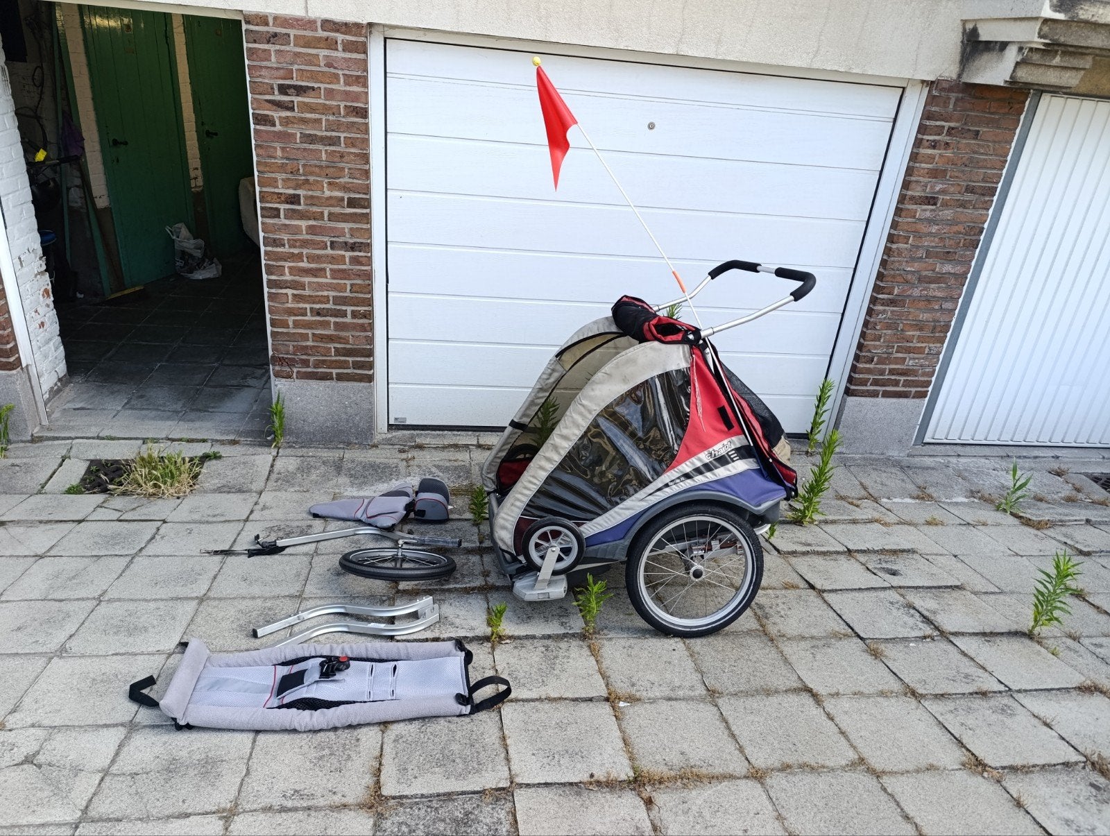Fietskar Thule Chariot Captain XL met alle accessoires, Fietsen en Brommers, Fietsaccessoires | Aanhangwagens en Karren, Vering