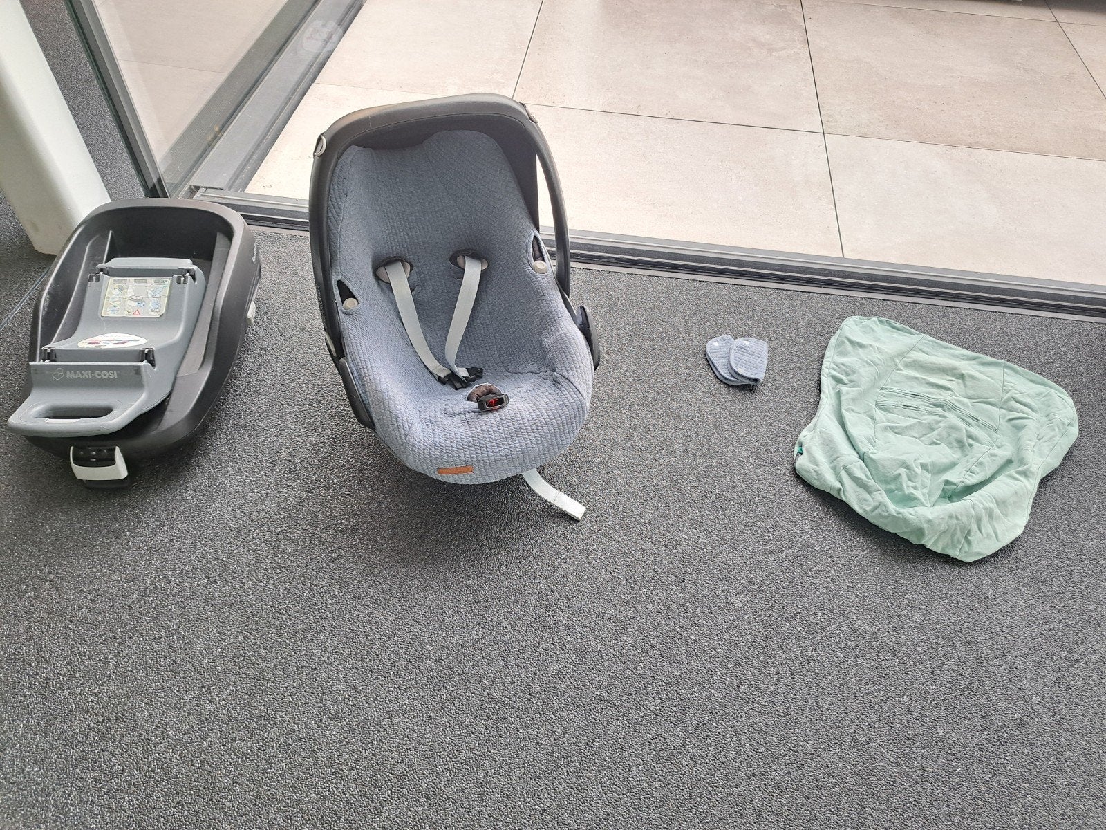 Maxi cosi pebble en familyfix groep 0, Ophalen