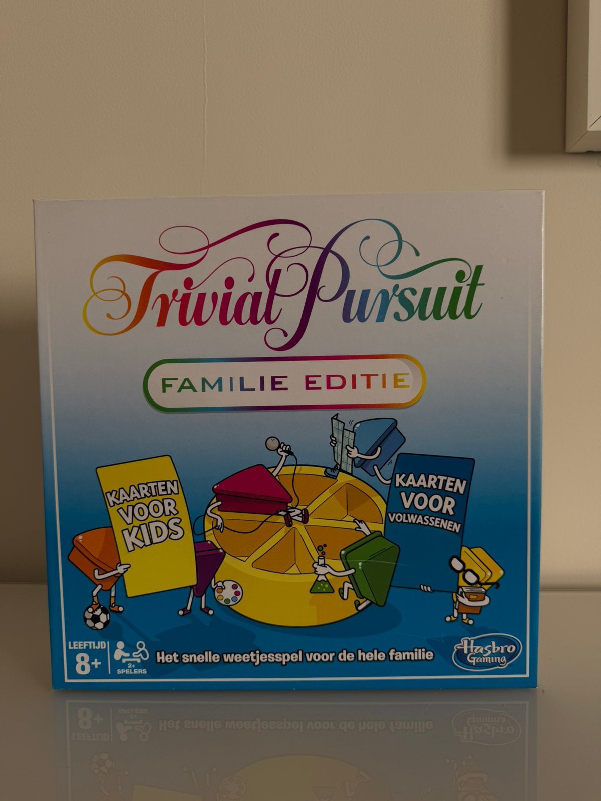 Trivial pursuit familie editie, Vijf spelers of meer, Ophalen of Verzenden, Zo goed als nieuw