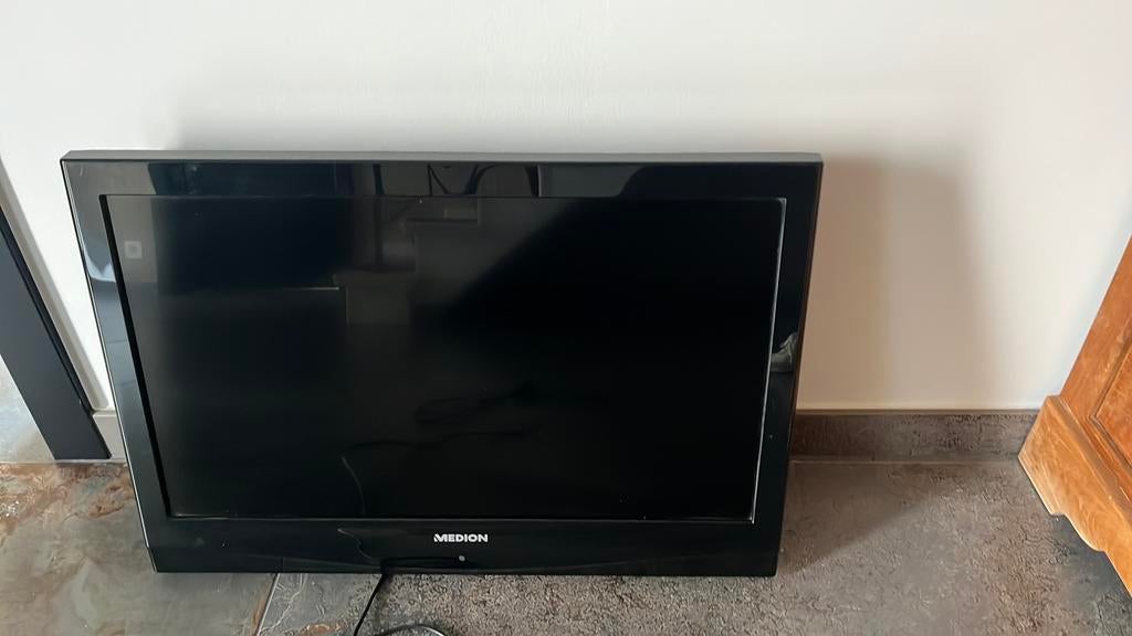Medion TV 66cm met wandbevestiging, Ophalen, Gebruikt