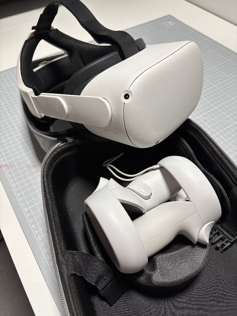 Oculus / Meta Quest 2 + sangle elite + etuis de transport, Enlèvement, Comme neuf, Lunettes VR, Autres plateformes