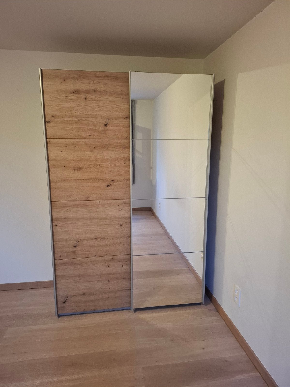 kleerkast, 2 stuks aanwezig, Ophalen, Zo goed als nieuw