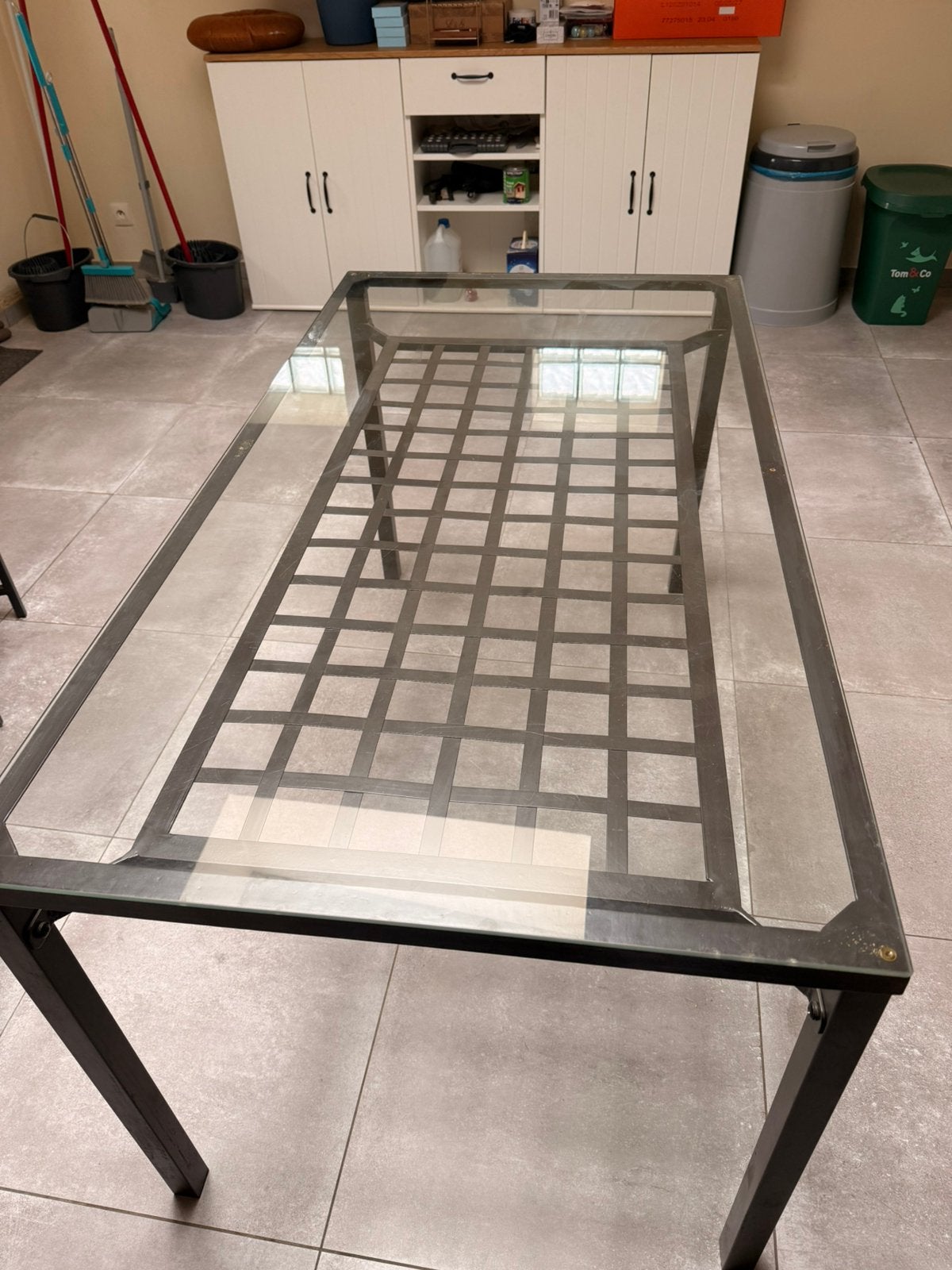 Table à manger structure en fer et plateau en verre, Enlèvement