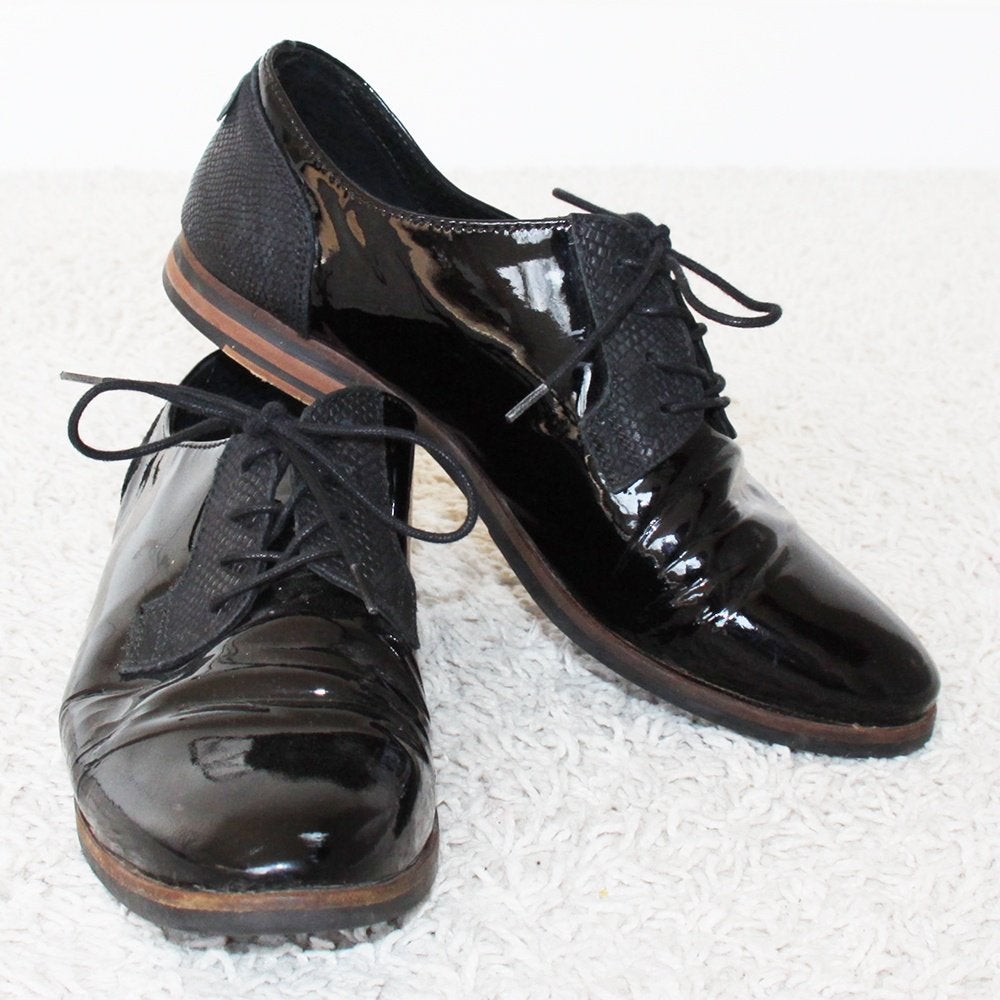 Chaussures 5th Avenue en cuir verni (taille 39) s12 €40, -, 5th avenue, Comme neuf, Chaussures basses, Noir