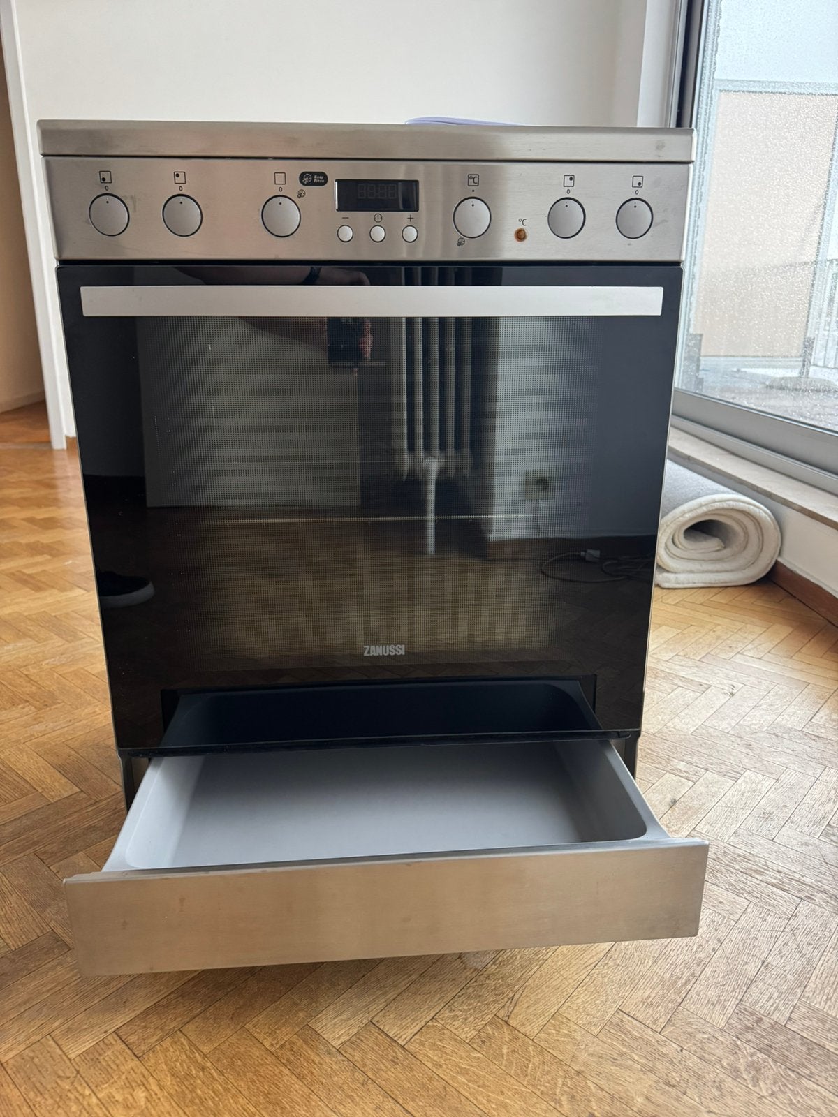 Cuisinière Zanussi, Electroménager, Classe énergétique A ou plus économe, 85 à 90 cm, 4 zones de cuisson, Comme neuf