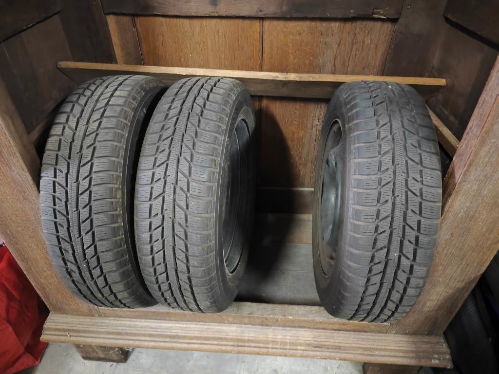 4 pneus jantes Yokohama, Pneus hiver, Véhicule de tourisme, Enlèvement, Utilisé