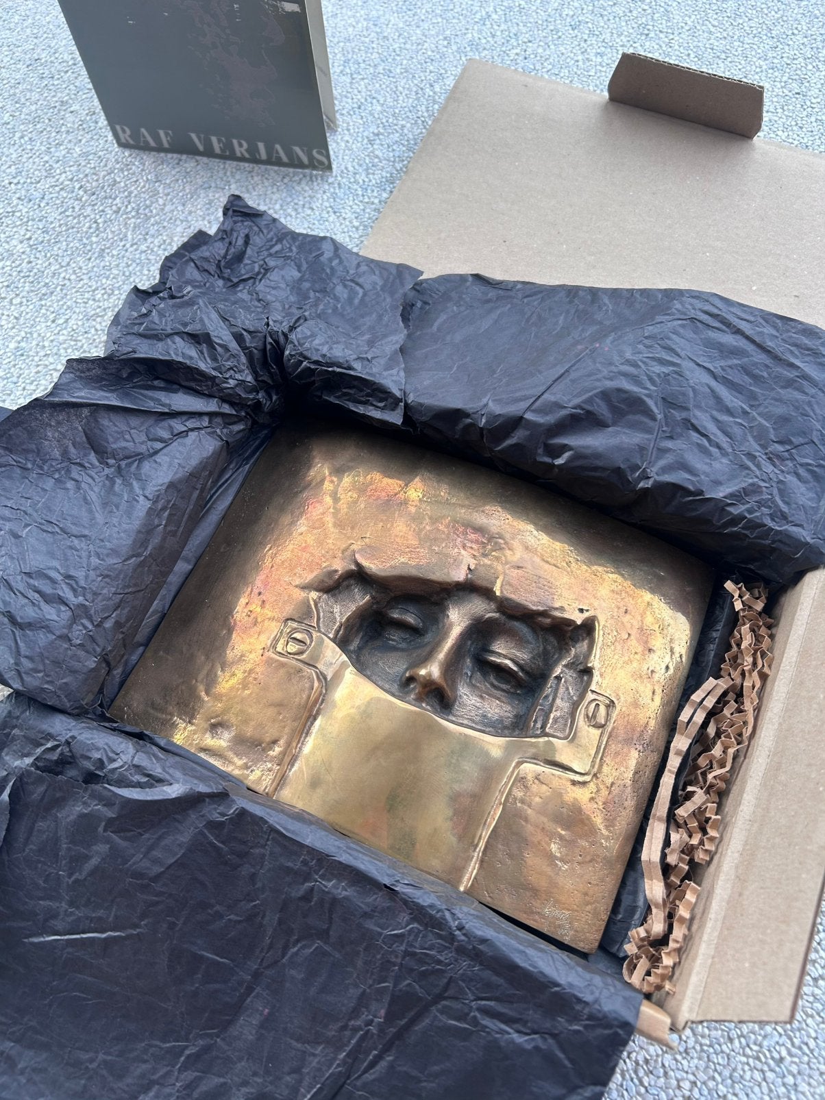 Bronzen reliëfkunstwerk, Enlèvement ou Envoi, Bronze