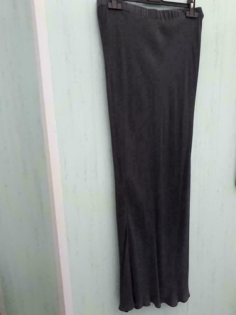 heel mooie lange grijze rok merk Antwerp Wax taille M, Kleding | Dames, Rokken, Ophalen