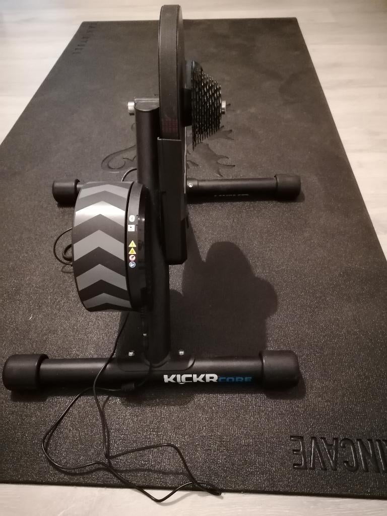 Wahoo KICKR CORE Fietstrainer + toebehoren, Sport en Fitness, Wielrennen, Ophalen, Zo goed als nieuw, Overige typen