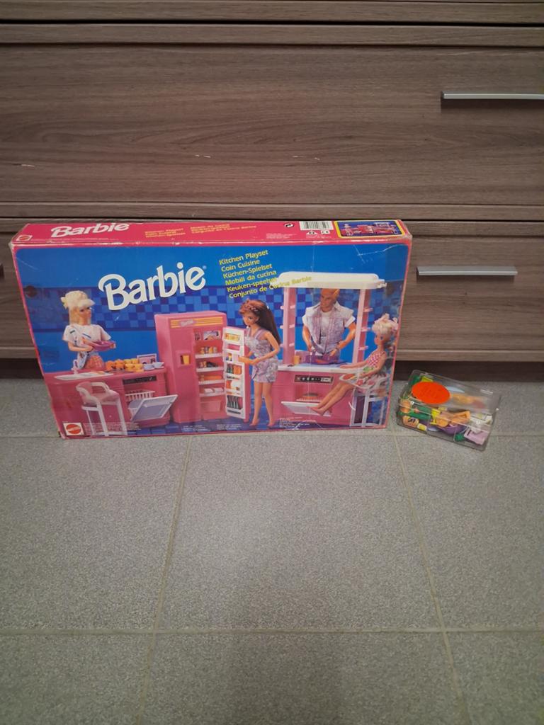 Barbie Antiek, Enlèvement