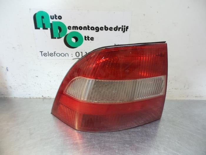Achterlicht links van een Opel Vectra (Vectra B 95-), Gebruikt, -, -, Opel