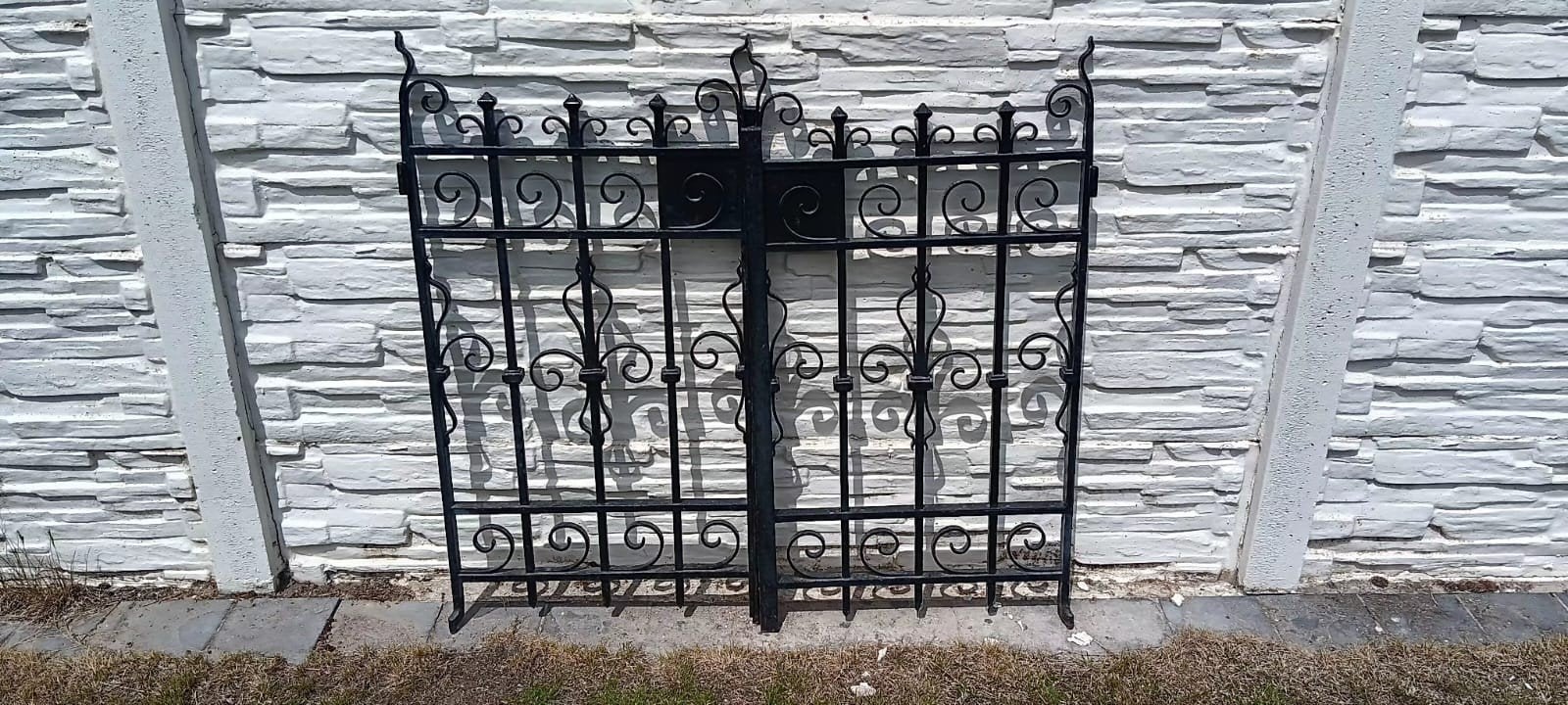 Porte double en fer forgé, Enlèvement