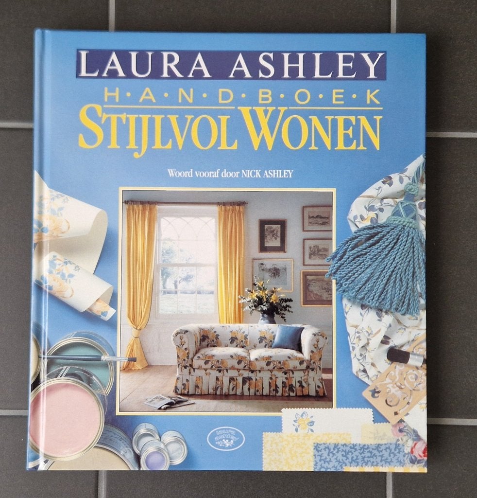 Boek, Enlèvement ou Envoi, Comme neuf, Laura Ashley