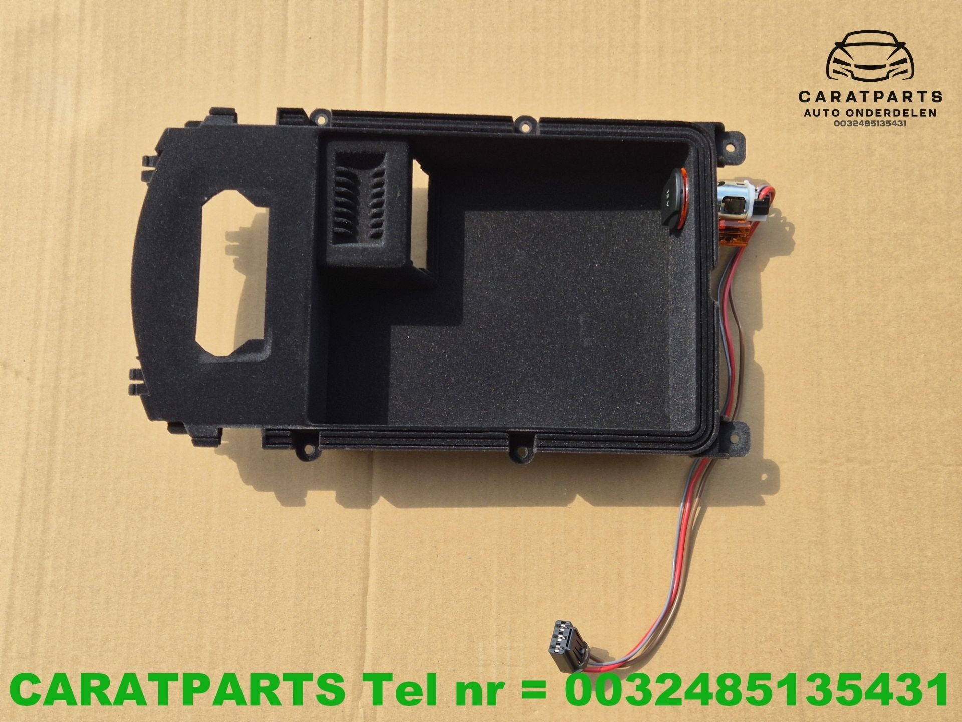 4G0864981L Compartiment de rangement A6 Prise A7 12V Allume-, AUDI AG, Auto-Union-Strasse 1
85045  Ingolstadt, DE, Audi, Utilisé
