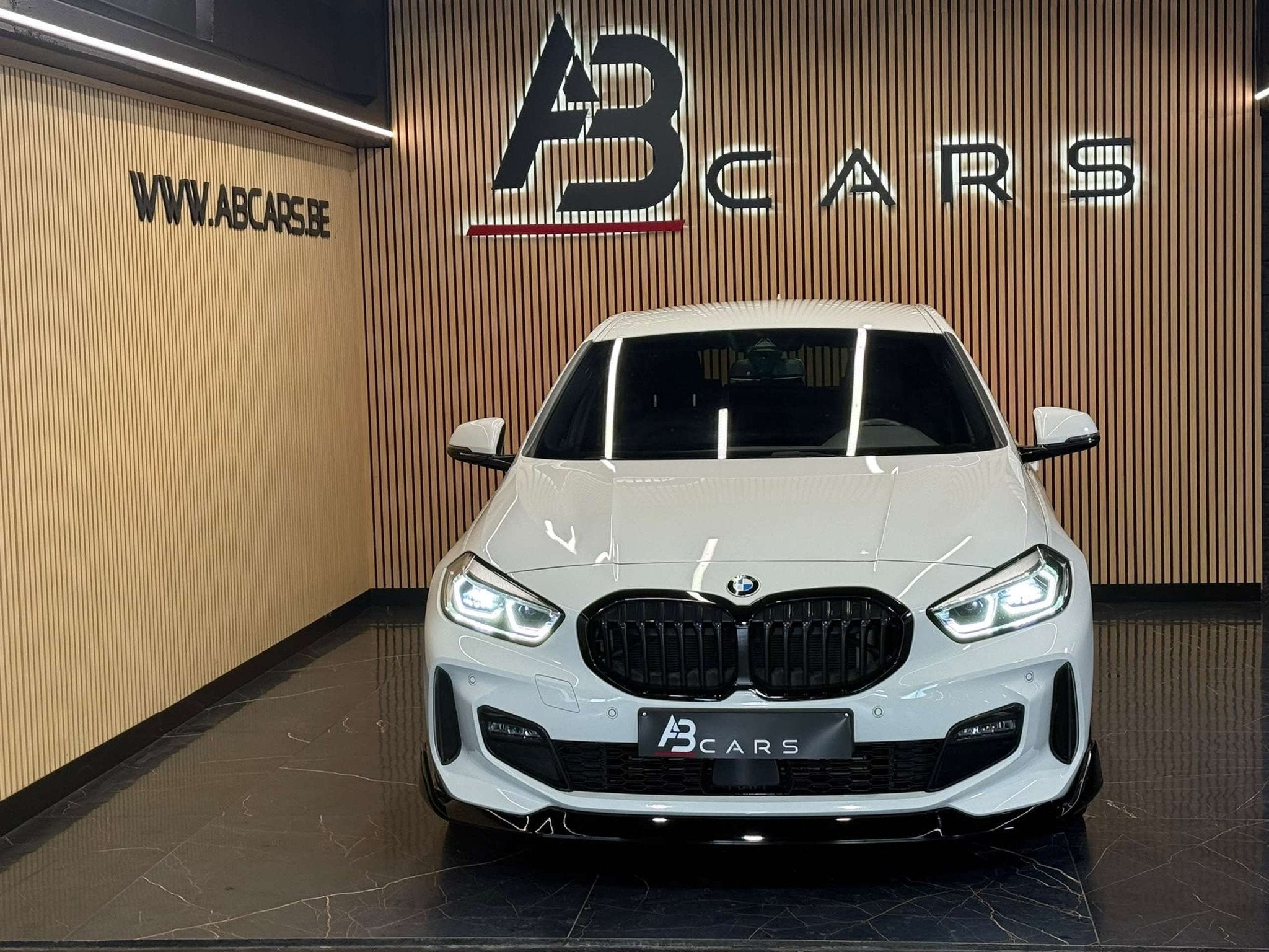 BMW 1 Serie 118 IA PACK M PERFORMANCE * GARANTIE 12 MOIS * 1, Autos, BMW, 100 kW, https://public.car-pass.be/vhr/23ebcdba-b873-43b2-bfcd-8f02198bccb3