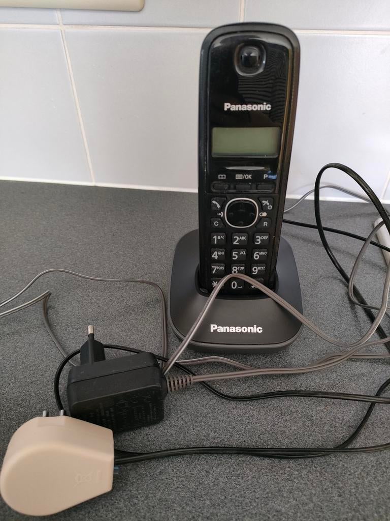 Vaste telefoon Panasonic met kabels, Ophalen