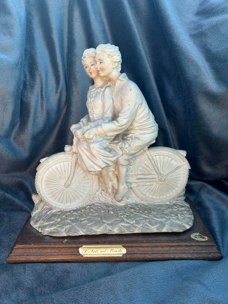 Beeldje man en vrouw op fiets, Antiek en Kunst, Ophalen