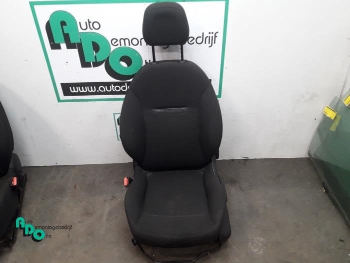 Siège gauche d'un Peugeot 208 (208 12-), -, 3 mois de garantie, Utilisé, -