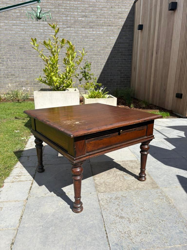 Royal antique collection tafeltje, Enlèvement