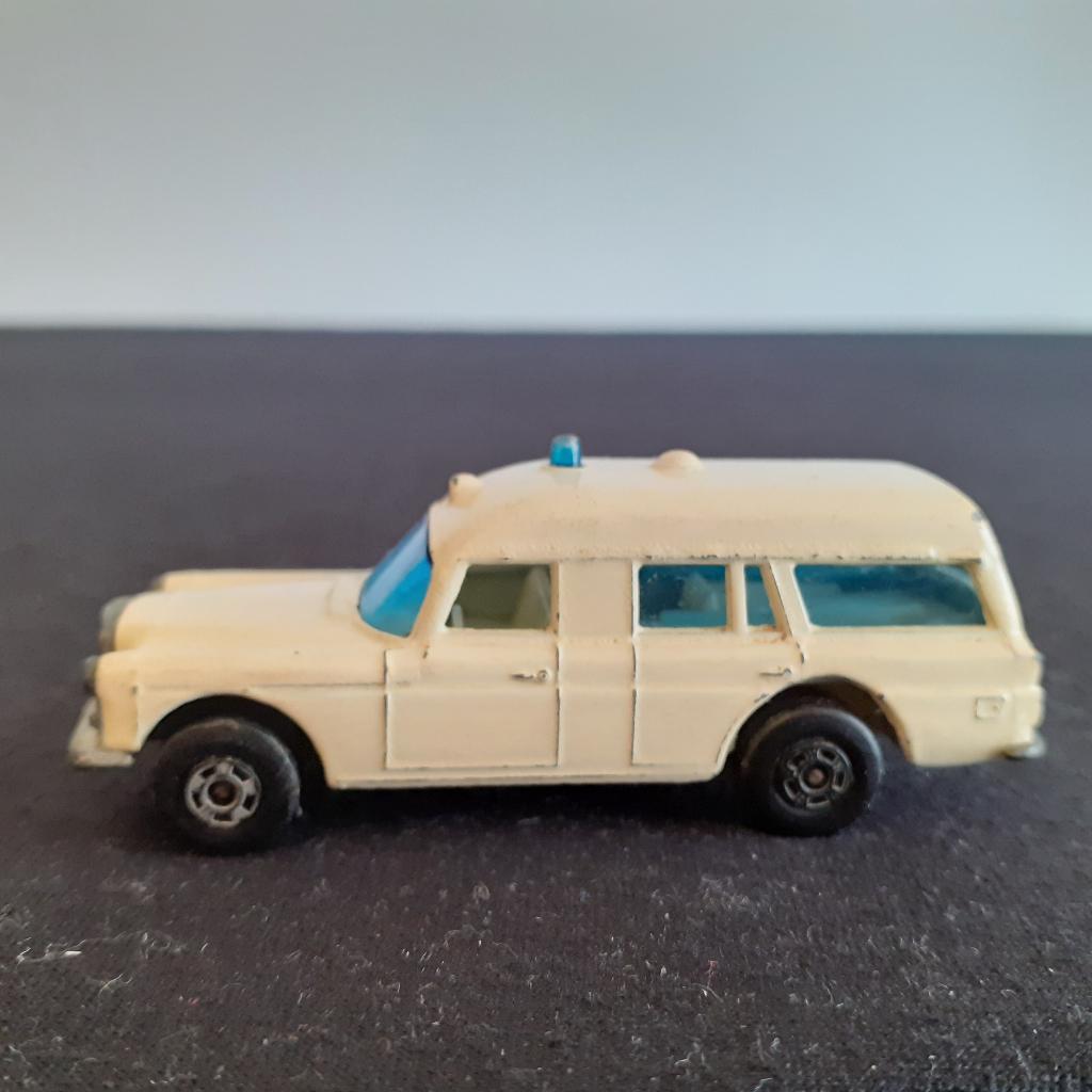 MATCHBOX Superfast nr 3 MERCEDES BENZ AMBULANCE Prijs: € 4, Enlèvement ou Envoi, Utilisé, Voitures