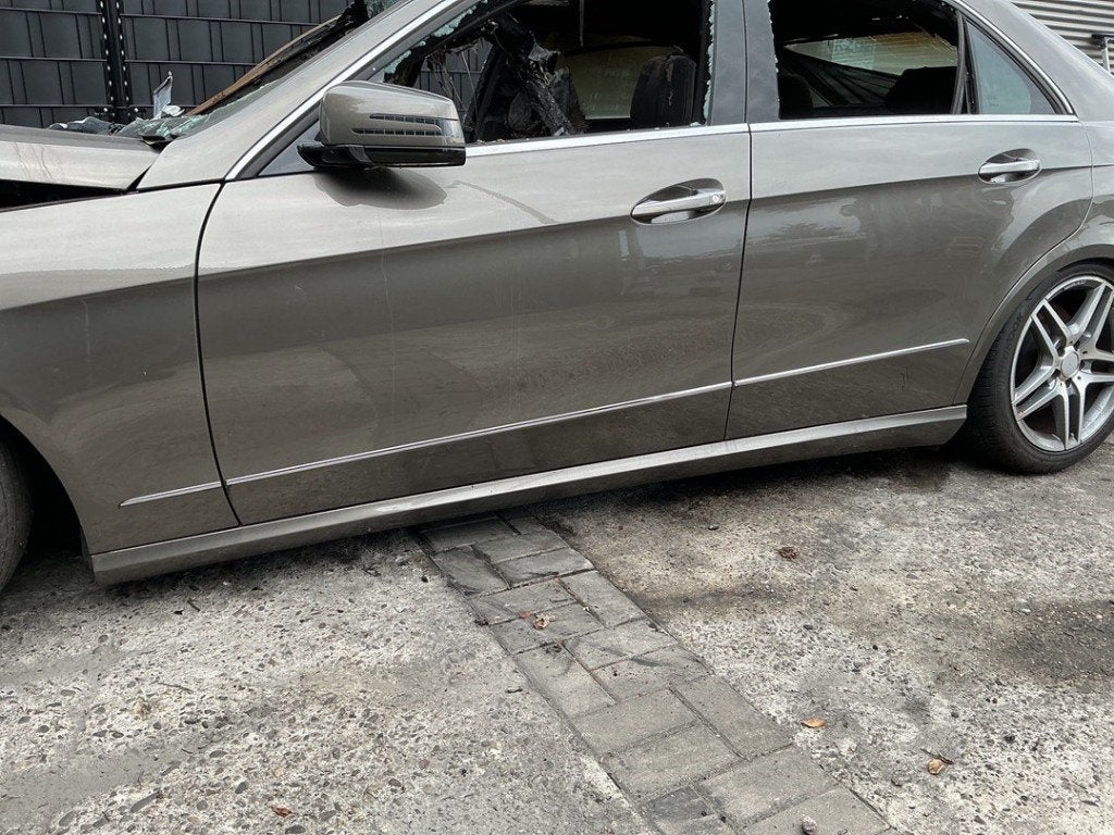 JUPE LATERALE GAUCHE Mercedes-Benz E (W212), Mercedes-Benz, Utilisé, Gauche, Dialog.mb@mercedes-benz.com