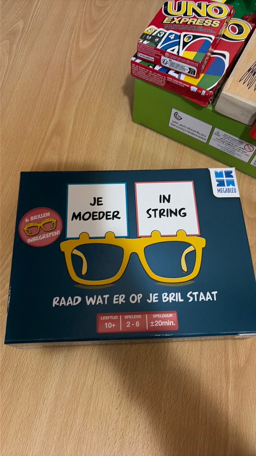 Raad wat er op je bril staat leuke spel !, Hobby en Vrije tijd, Gezelschapsspellen | Kaartspellen, Ophalen, Zo goed als nieuw